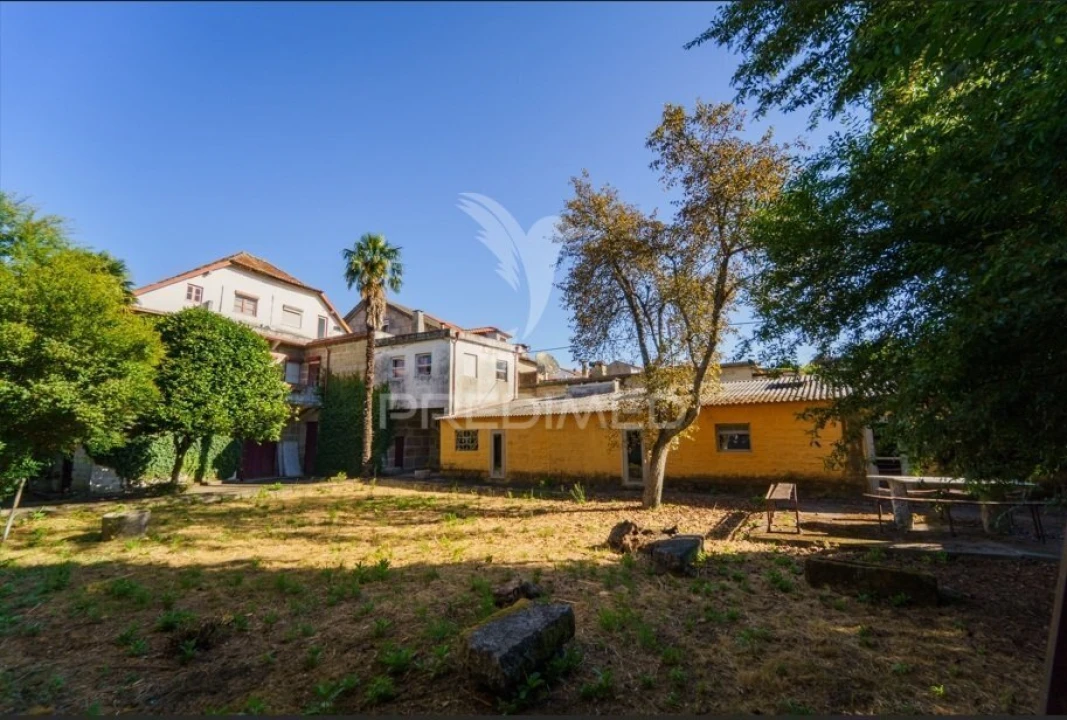 Moradia T8 para Venda em Oliveira, São Paio e São Sebastião Foto 23