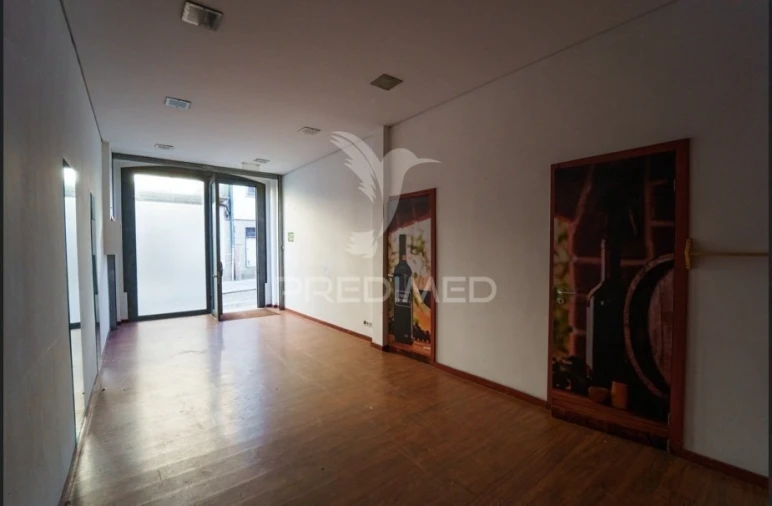 Moradia T8 para Venda em Oliveira, São Paio e São Sebastião Foto 32