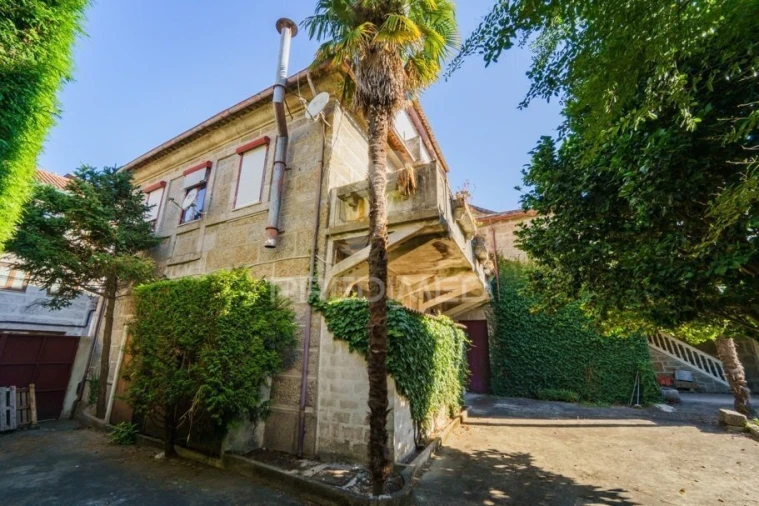 Moradia T8 para Venda em Oliveira, São Paio e São Sebastião Foto 13