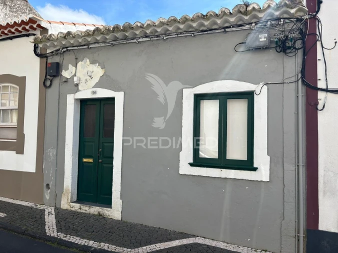 Moradia T1 para Venda em Angra (Santa Luzia)