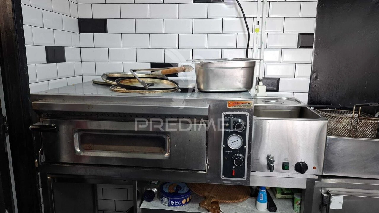 Loja para Arrendamento em Venteira Foto 18