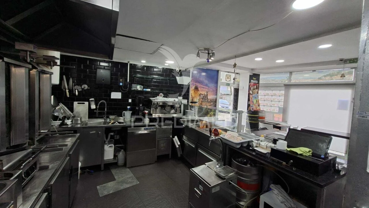 Loja para Arrendamento em Venteira Foto 21