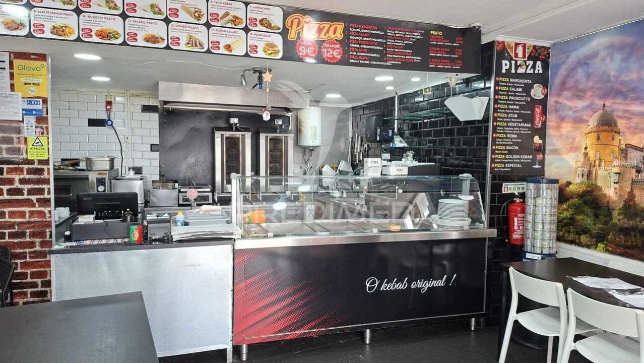 Loja para Arrendamento em Venteira Foto 7