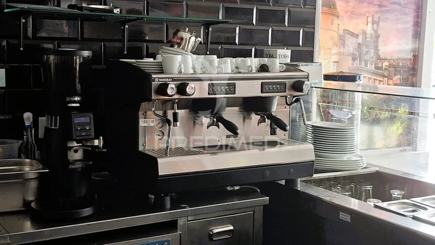 Loja para Arrendamento em Venteira Foto 26