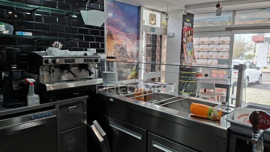 Loja para Arrendamento em Venteira Foto 15