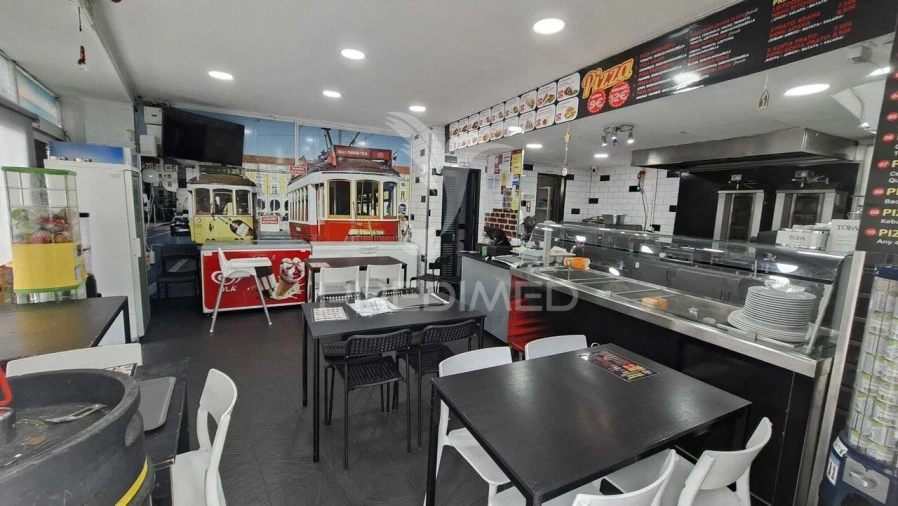 Loja para Arrendamento em Venteira Foto 2