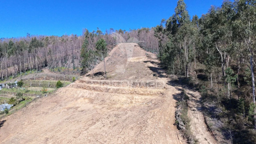 Terreno para Venda em Vila Cova da Lixa e Borba de Godim Foto 2