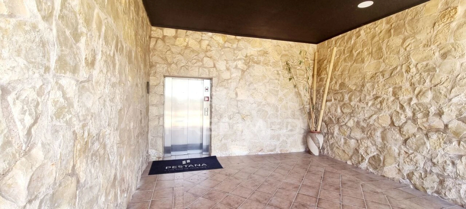 Apartamento T0 para Venda em Estômbar e Parchal Foto 24