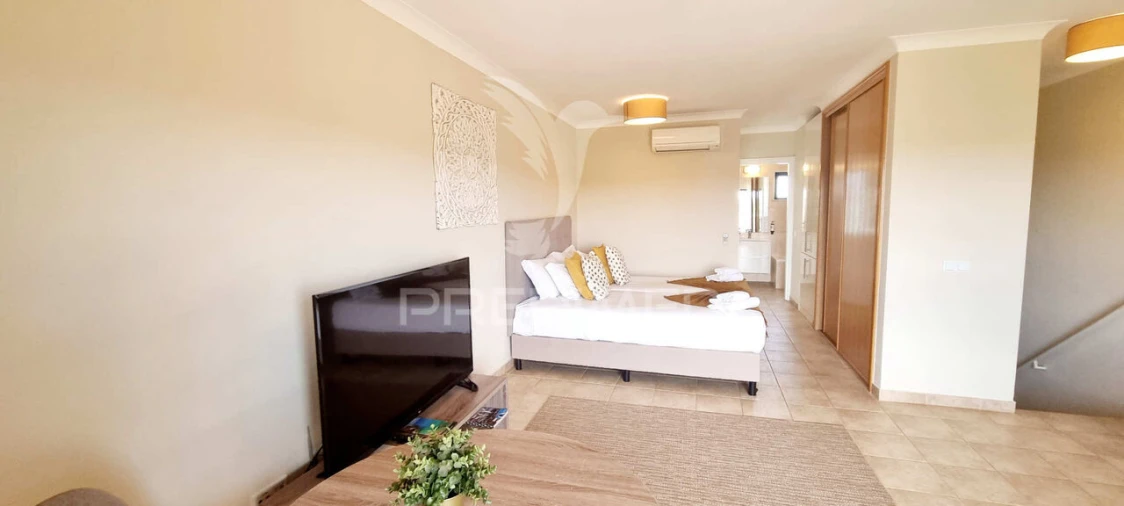 Apartamento T0 para Venda em Estômbar e Parchal Foto 6