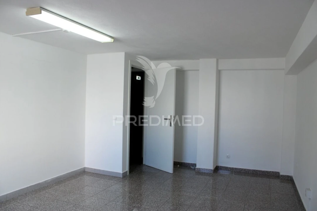 Armazém para Venda em Estômbar e Parchal Foto 32