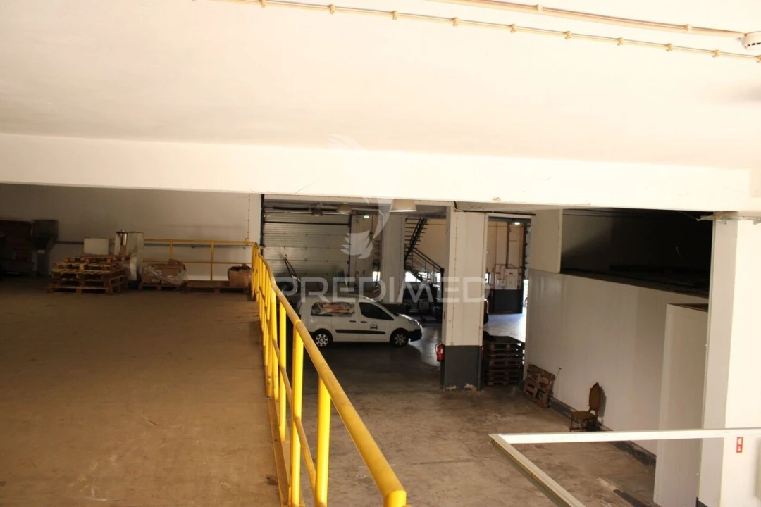 Armazém para Venda em Estômbar e Parchal Foto 12