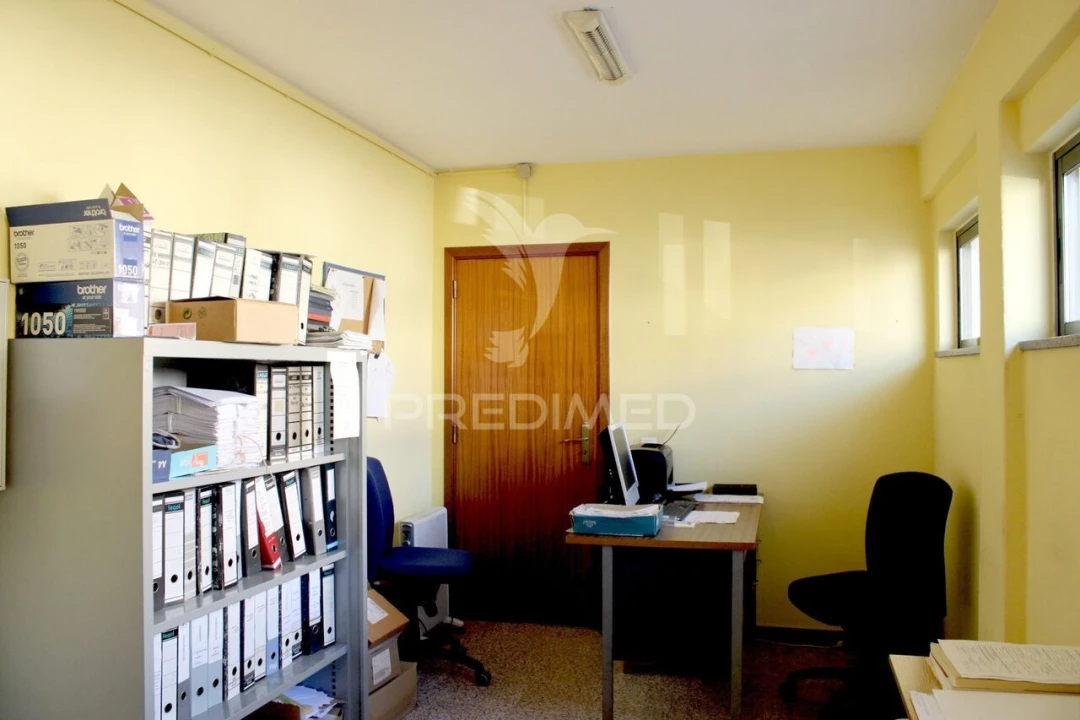 Armazém para Venda em Estômbar e Parchal Foto 21