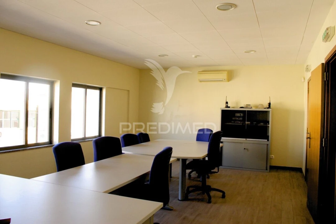 Armazém para Venda em Estômbar e Parchal Foto 33