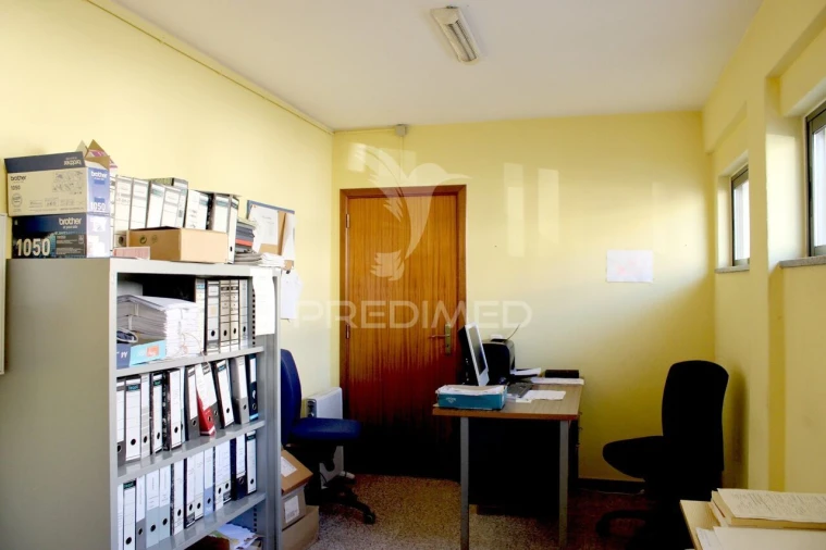 Armazém para Venda em Estômbar e Parchal Foto 21