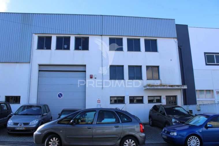 Armazém para Venda em Estômbar e Parchal Foto 1