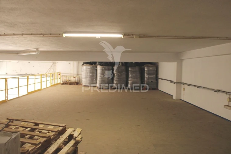 Armazém para Venda em Estômbar e Parchal Foto 10