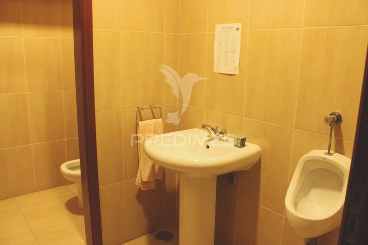 Armazém para Venda em Estômbar e Parchal Foto 38