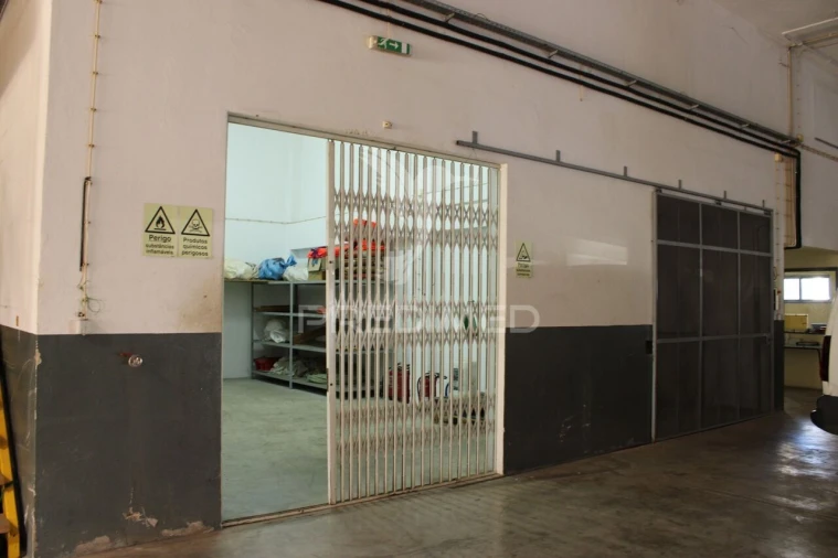 Armazém para Venda em Estômbar e Parchal Foto 17