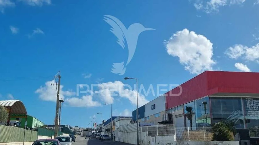 Loja para Venda em Estômbar e Parchal