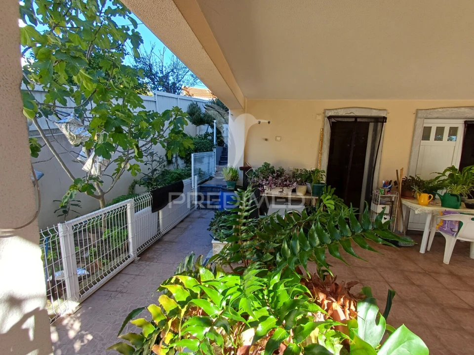 Moradia T5 para Venda em Laranjeiro e Feijó Foto 39