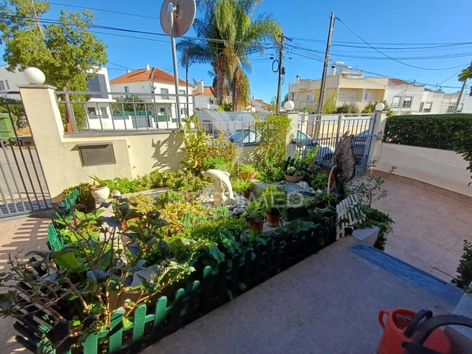 Moradia T5 para Venda em Laranjeiro e Feijó Foto 6