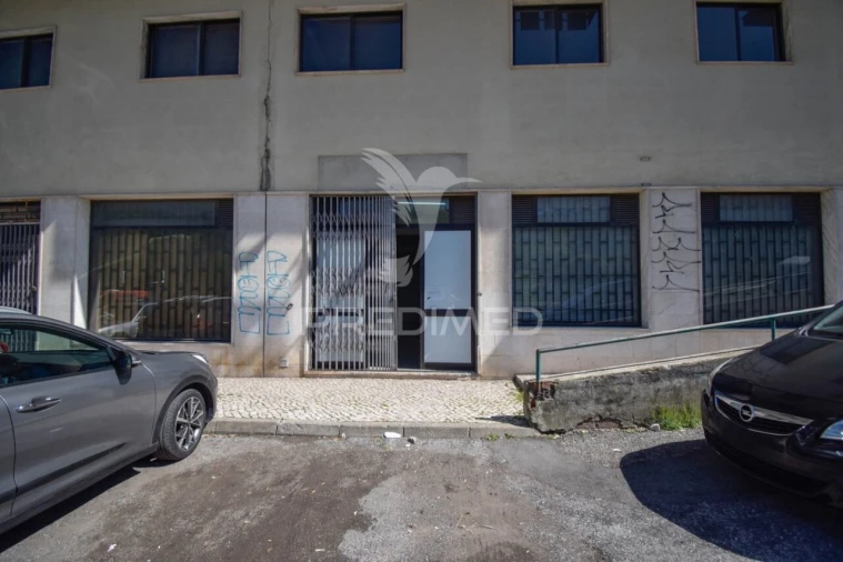 Loja para Venda em Queluz e Belas