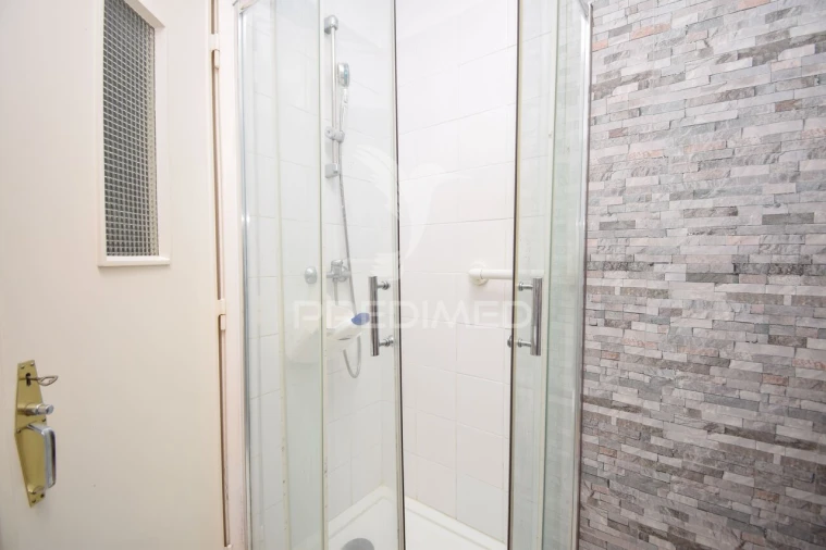 Apartamento T3 para Venda em Carcavelos e Parede Foto 17