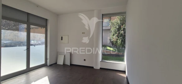 Loja para Venda em Real, Dume e Semelhe