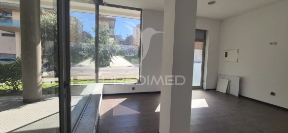 Loja para Venda em Real, Dume e Semelhe