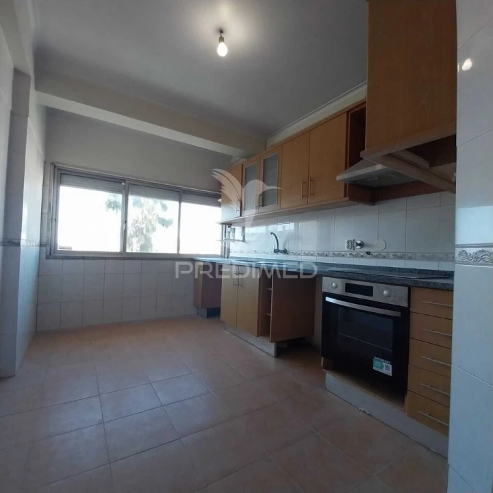 Apartamento T2 para Venda em Queluz e Belas Foto 1