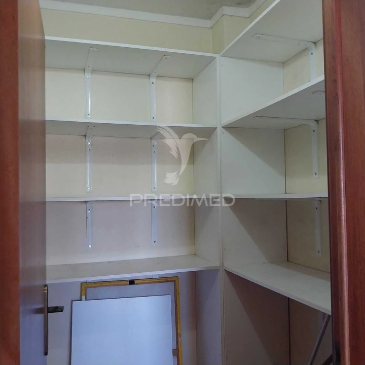 Apartamento T2 para Venda em Queluz e Belas Foto 5