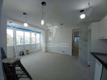 Apartamento T4 para Venda em Laranjeiro e Feijó