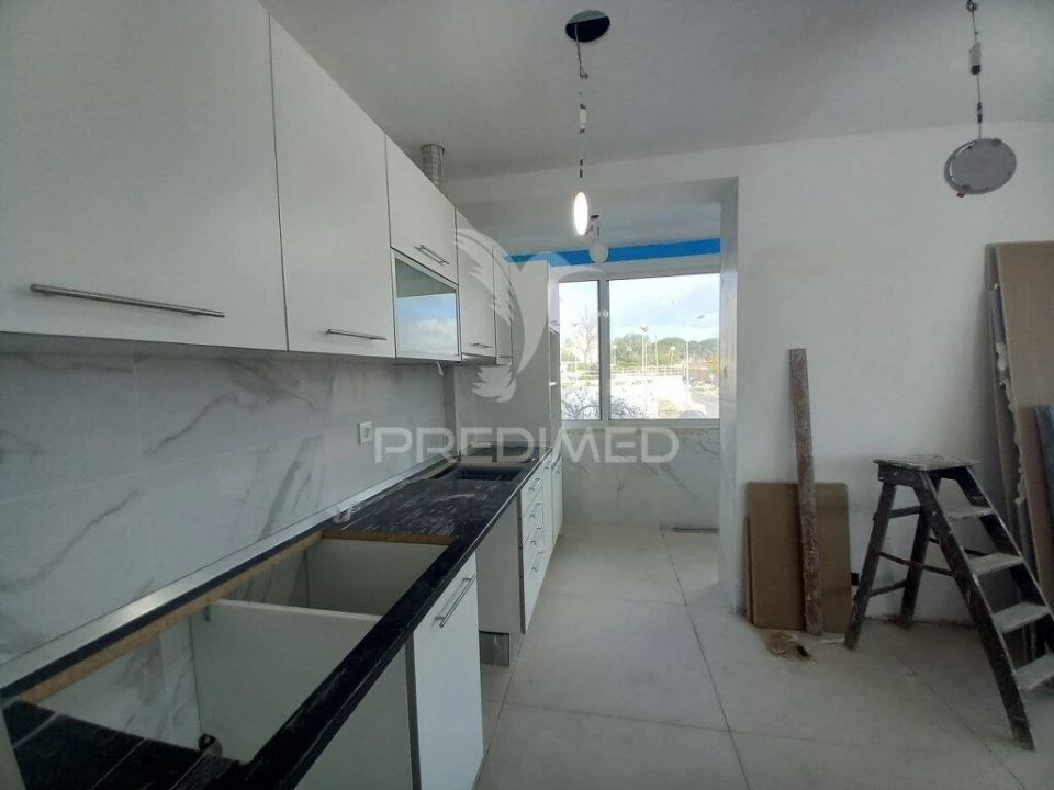 Apartamento T4 para Venda em Laranjeiro e Feijó Foto 8