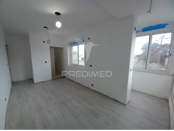 Apartamento T4 para Venda em Laranjeiro e Feijó
