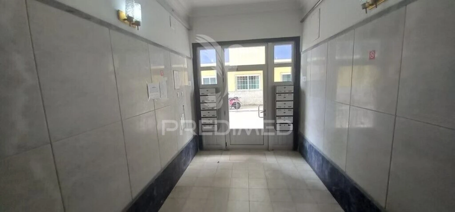 Apartamento T4 para Venda em Laranjeiro e Feijó Foto 9