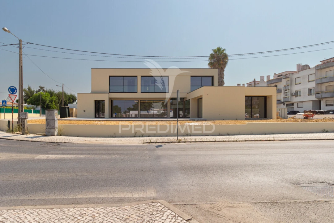 Moradia T5 para Venda em Charneca de Caparica e Sobreda Foto 32