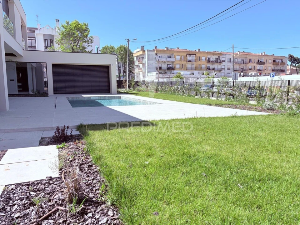 Moradia T5 para Venda em Charneca de Caparica e Sobreda Foto 35