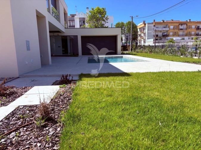Moradia T5 para Venda em Charneca de Caparica e Sobreda Foto 3
