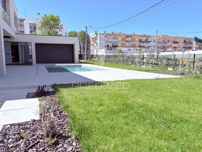 Moradia T5 para Venda em Charneca de Caparica e Sobreda Foto 35