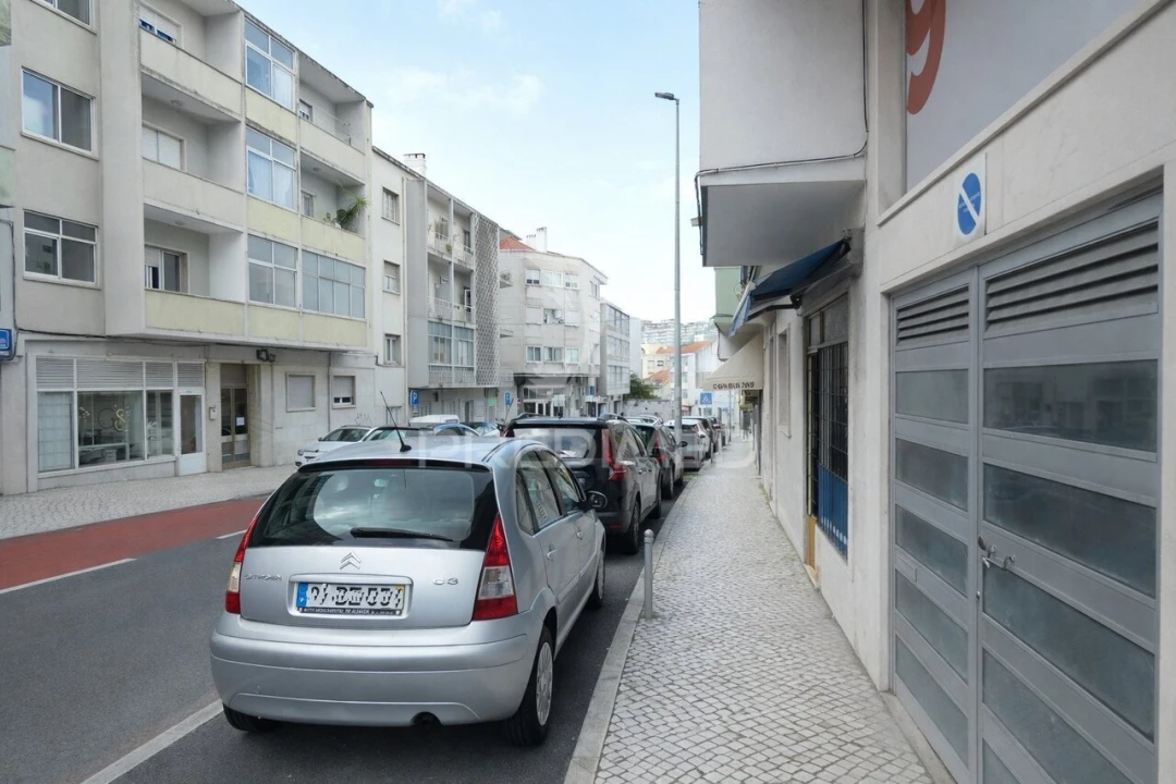 Garagem para Venda em Queluz e Belas Foto 1