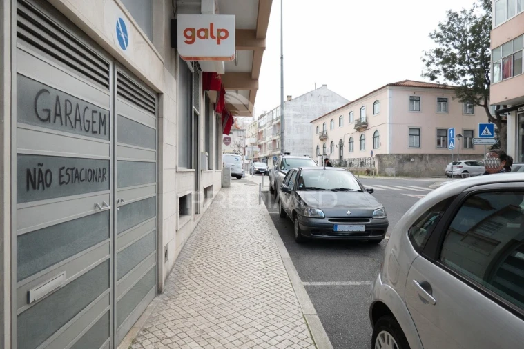 Garagem para Venda em Queluz e Belas Foto 2