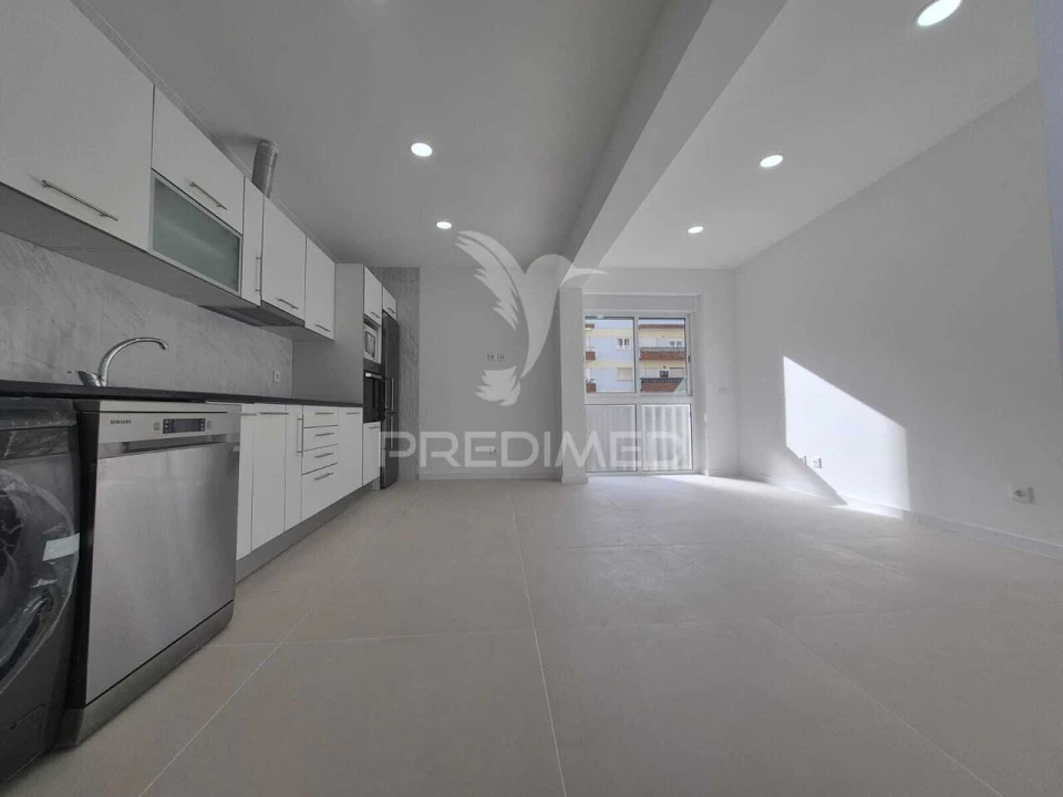 Apartamento T2 para Venda em Almada, Cova da Piedade, Pragal e Cacilhas Foto 1