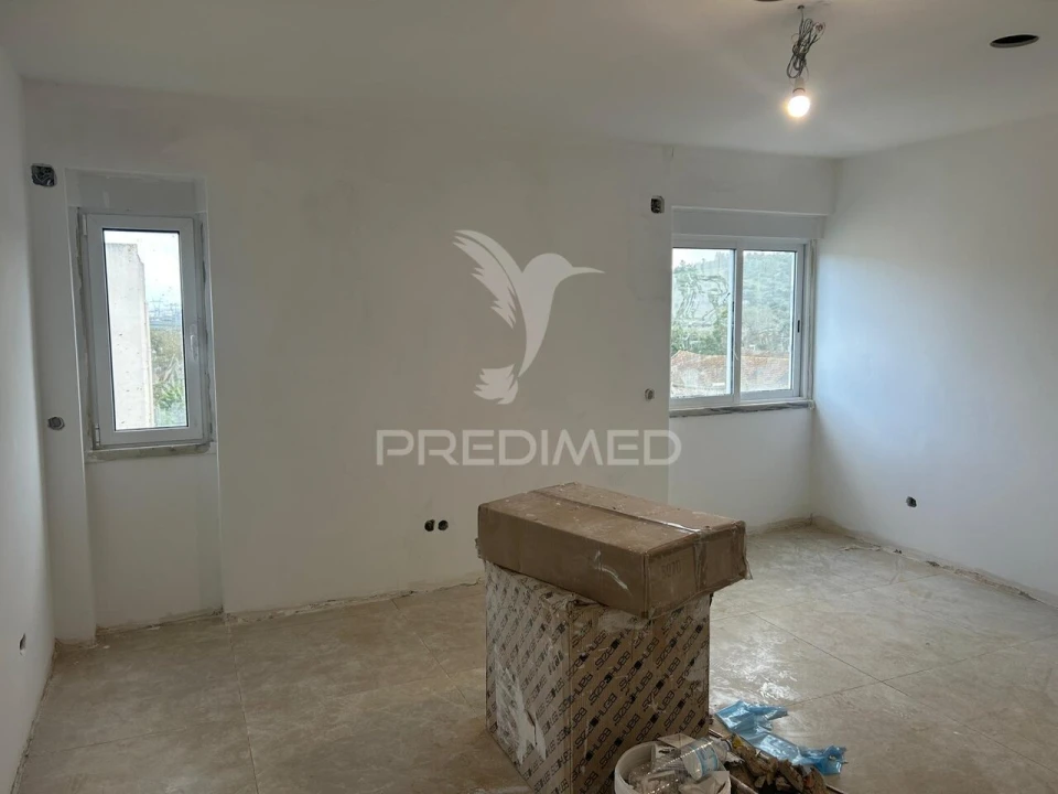 Apartamento T2 para Venda em Carregado e Cadafais Foto 8