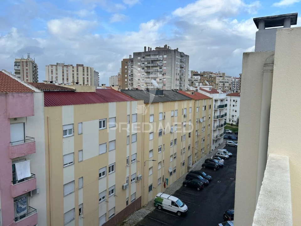 Apartamento T2 para Venda em Carregado e Cadafais Foto 17