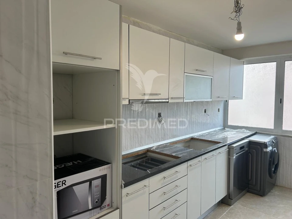 Apartamento T2 para Venda em Carregado e Cadafais Foto 1