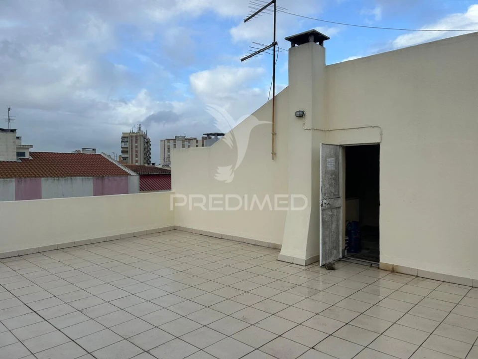 Apartamento T2 para Venda em Carregado e Cadafais Foto 15