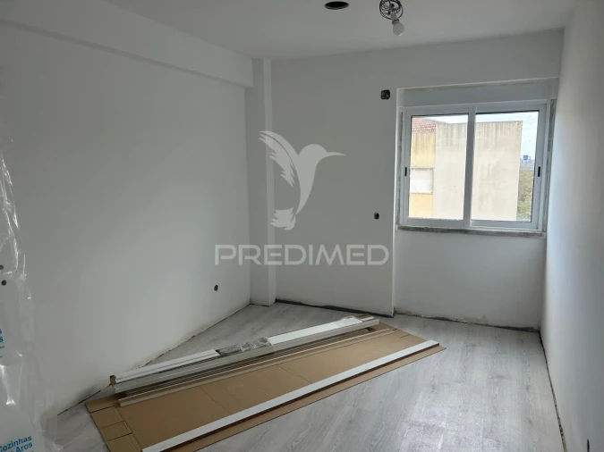 Apartamento T2 para Venda em Carregado e Cadafais Foto 9