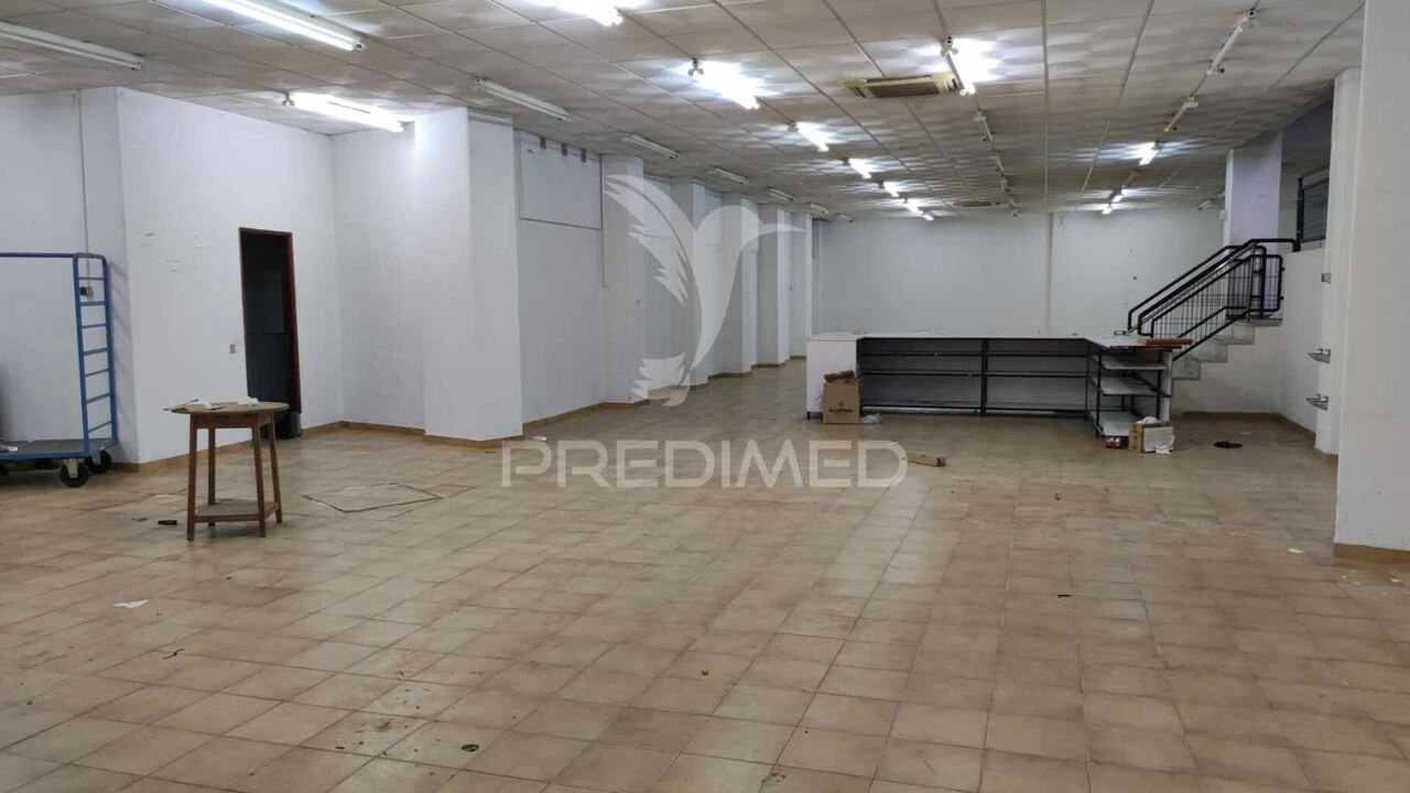 Loja para Venda em Almada, Cova da Piedade, Pragal e Cacilhas Foto 2