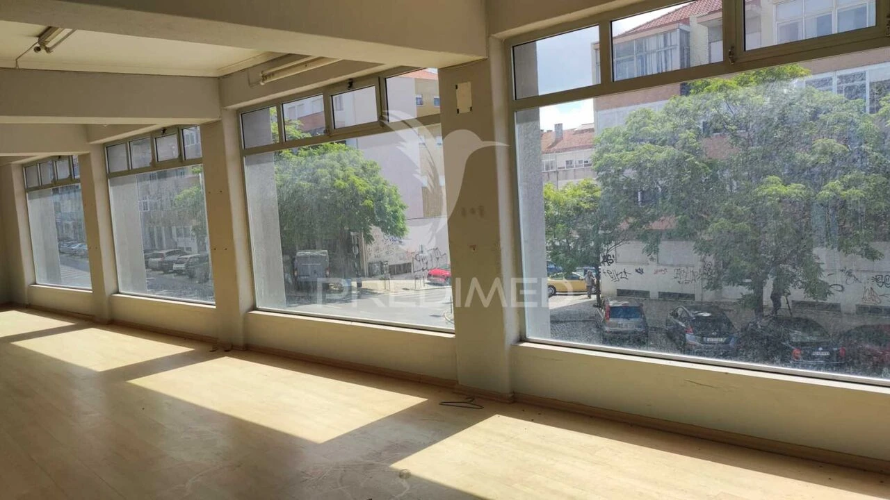 Loja para Venda em Almada, Cova da Piedade, Pragal e Cacilhas Foto 5