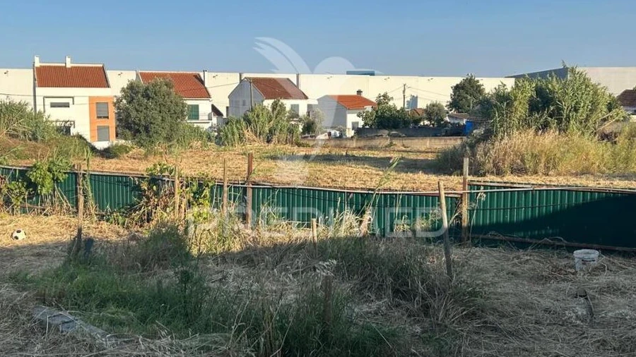 Terreno para Venda em Carregado e Cadafais